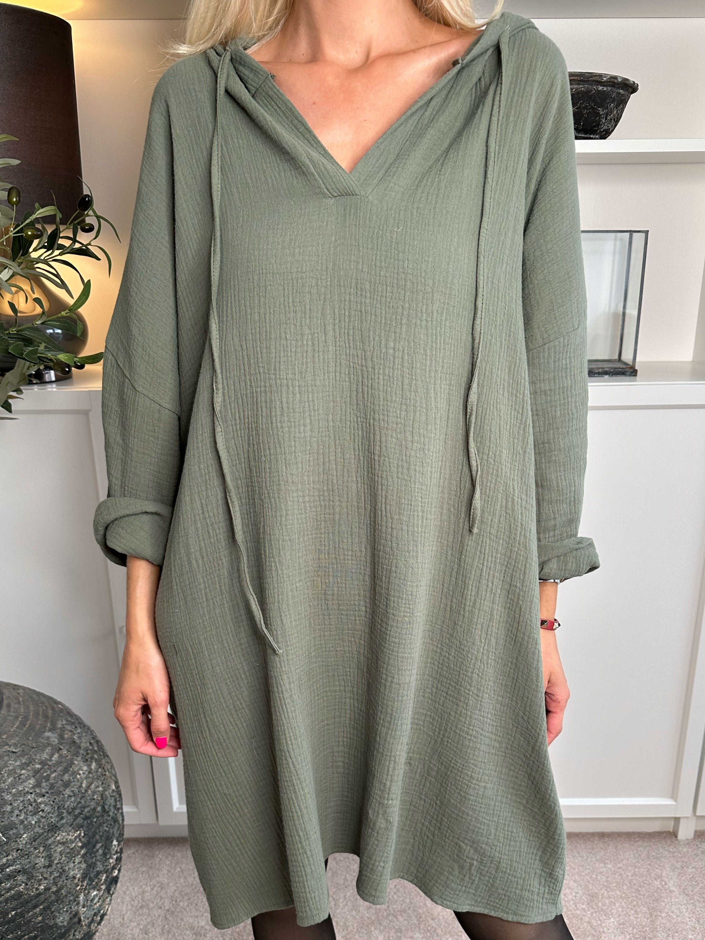 Anicha - Mjuk klänning i bomull med keps